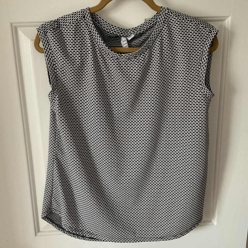 ELLE Sleeveless Blouse, Size Medium
